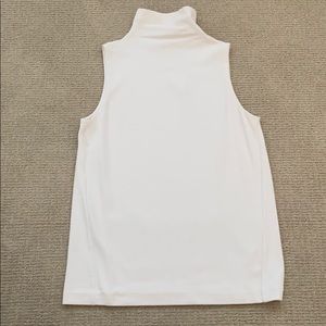 Sleeveless turtleneck